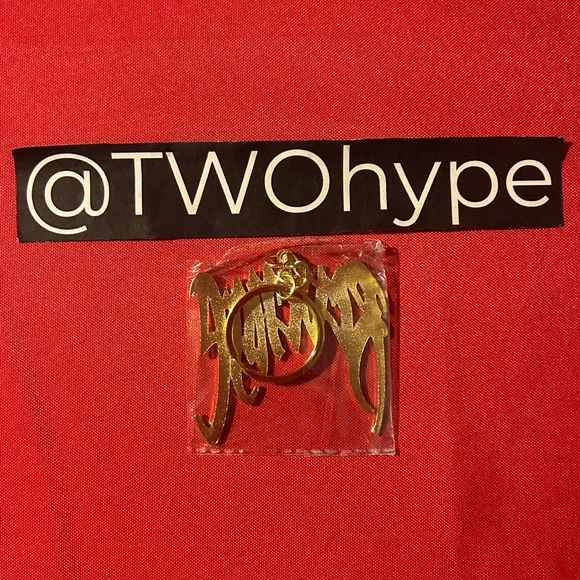 Revenge ‘Gold Arch Logo’ Keychain - Picture 2 of 4